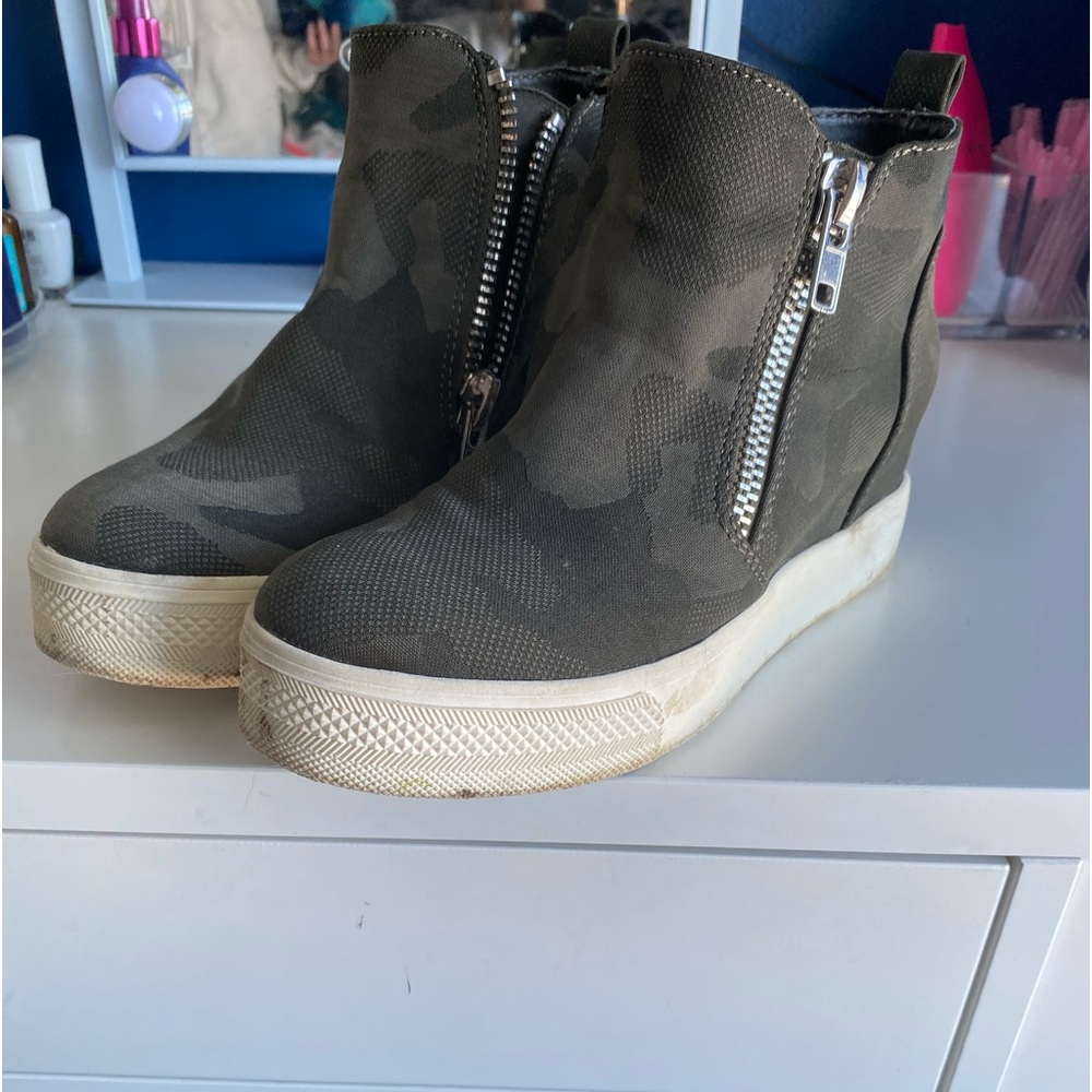 Steve Madden wedge camo shoes